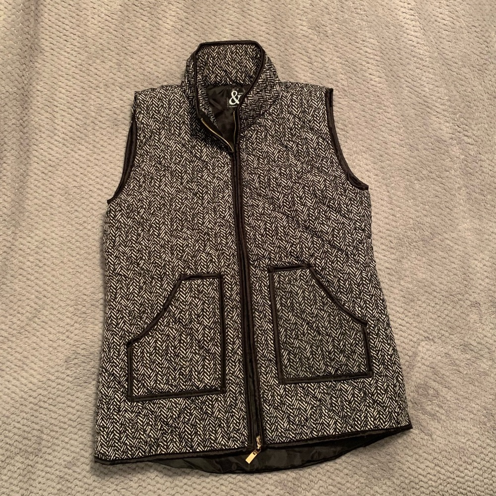 Ampersand Ave houndstooth vest